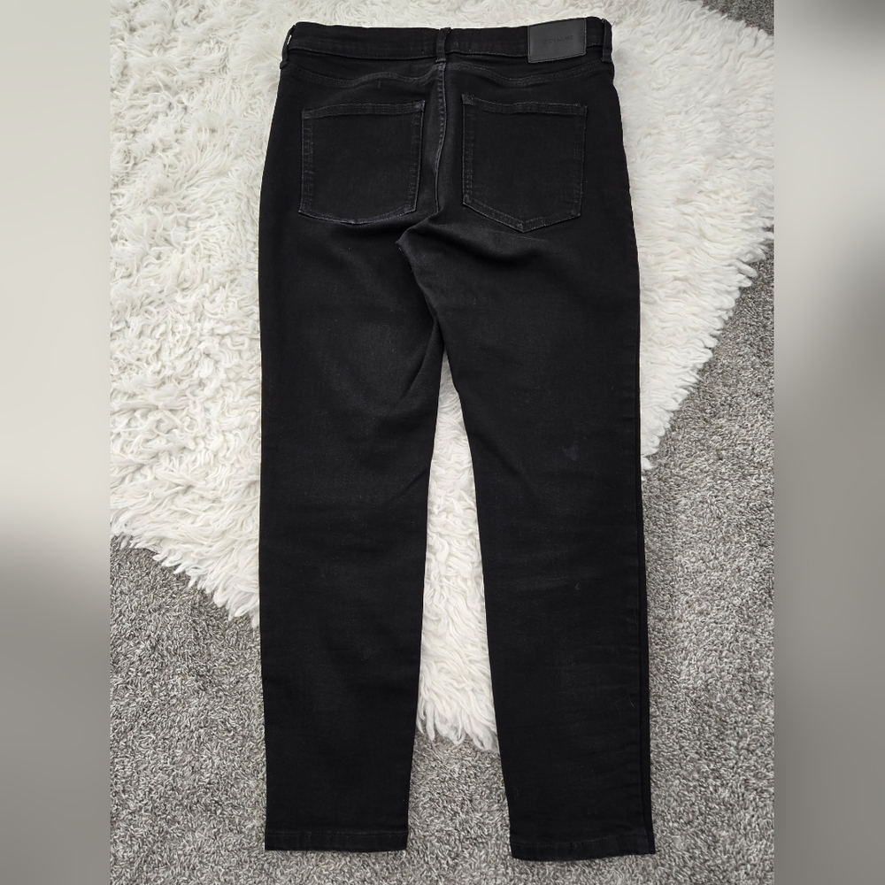 Everlane High Rise Black Ankle Jeans. Size 31. Good preowned condition. - Picture 5 of 10